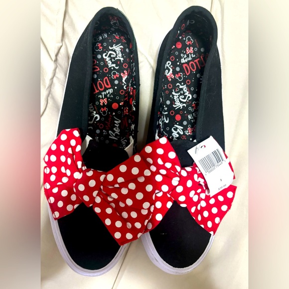 Minnie Mouse slip  on shoes NWT - Picture 1 of 3